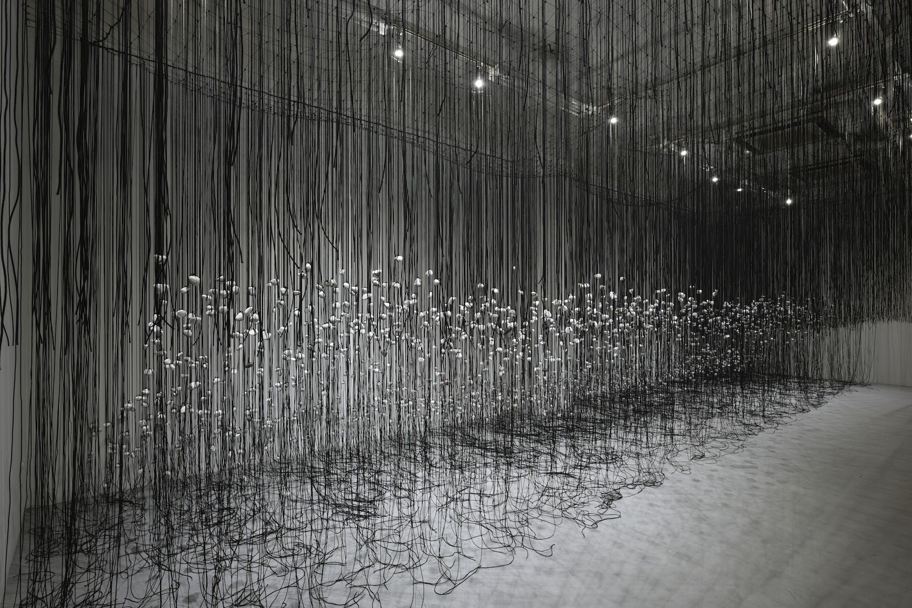 CHIHARU SHIOTA–塩田千春